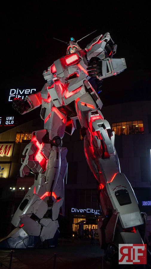 gundam statue